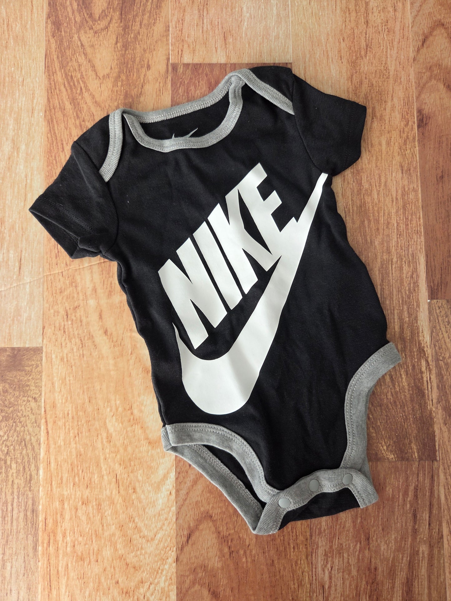 Cache-couche nike - 0-6 mois