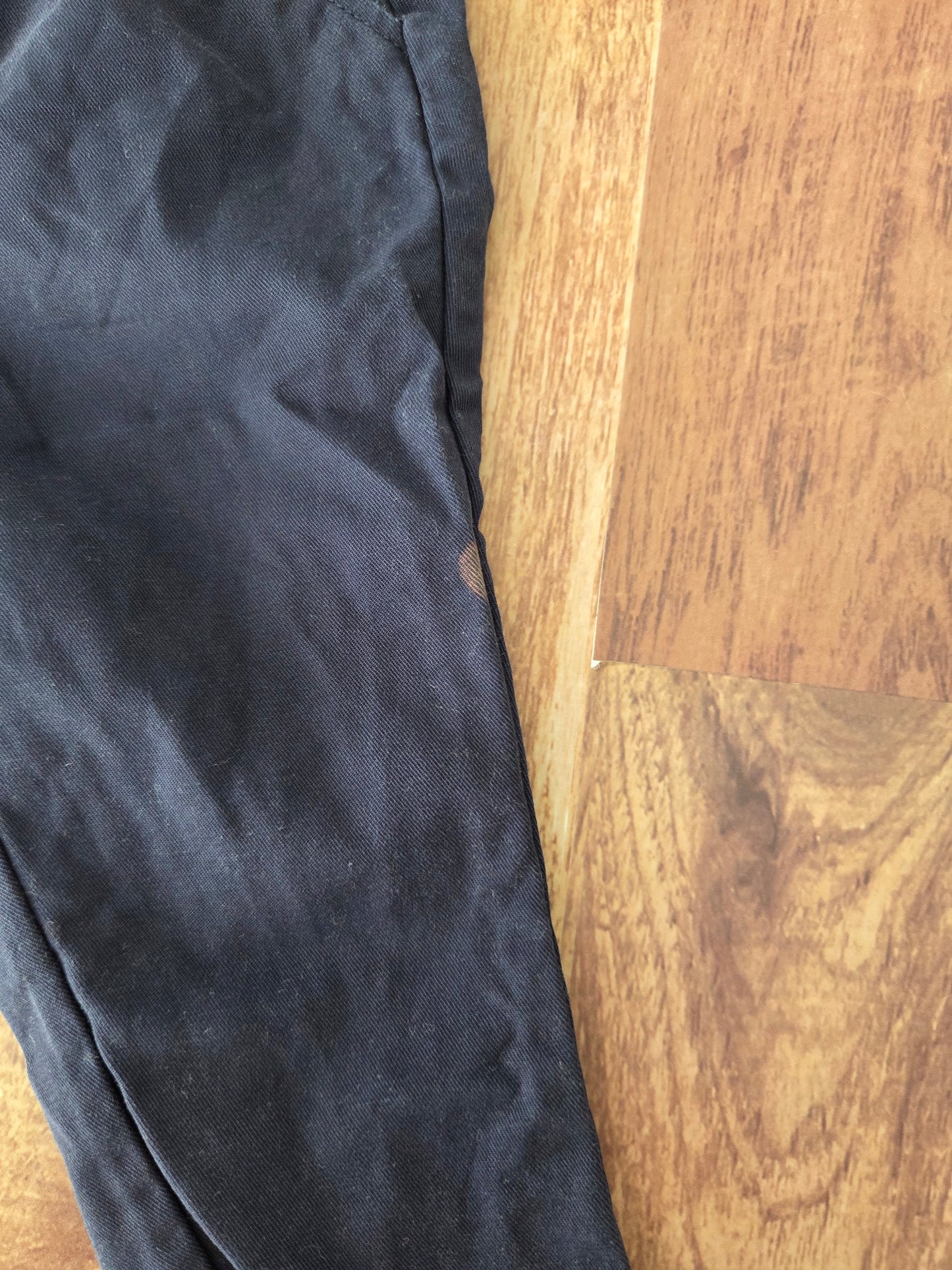 Pantalon h&m - 6-9 mois petite tache