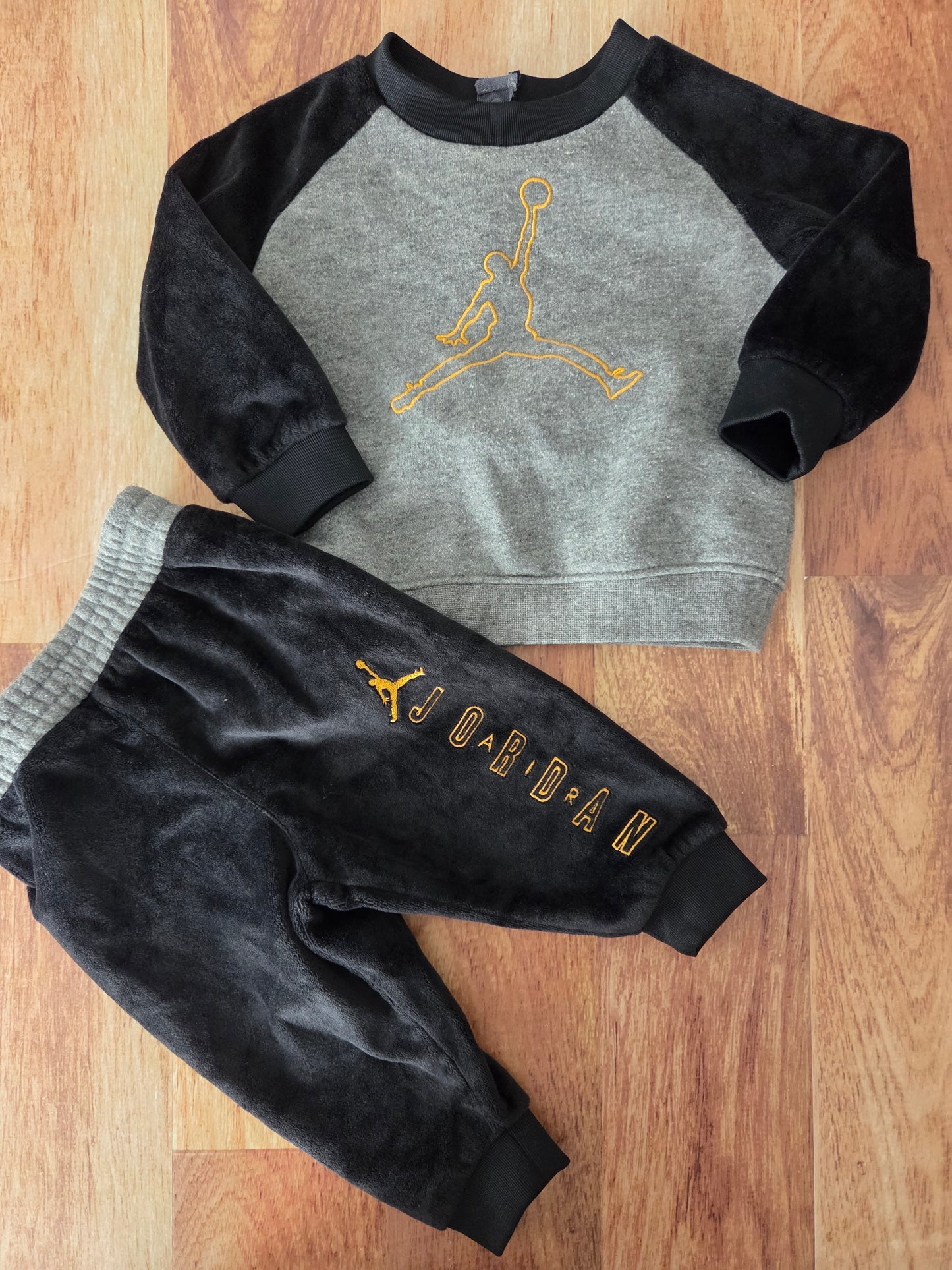 Ensemble Jordan - 3-6 mois légèrement mousseux