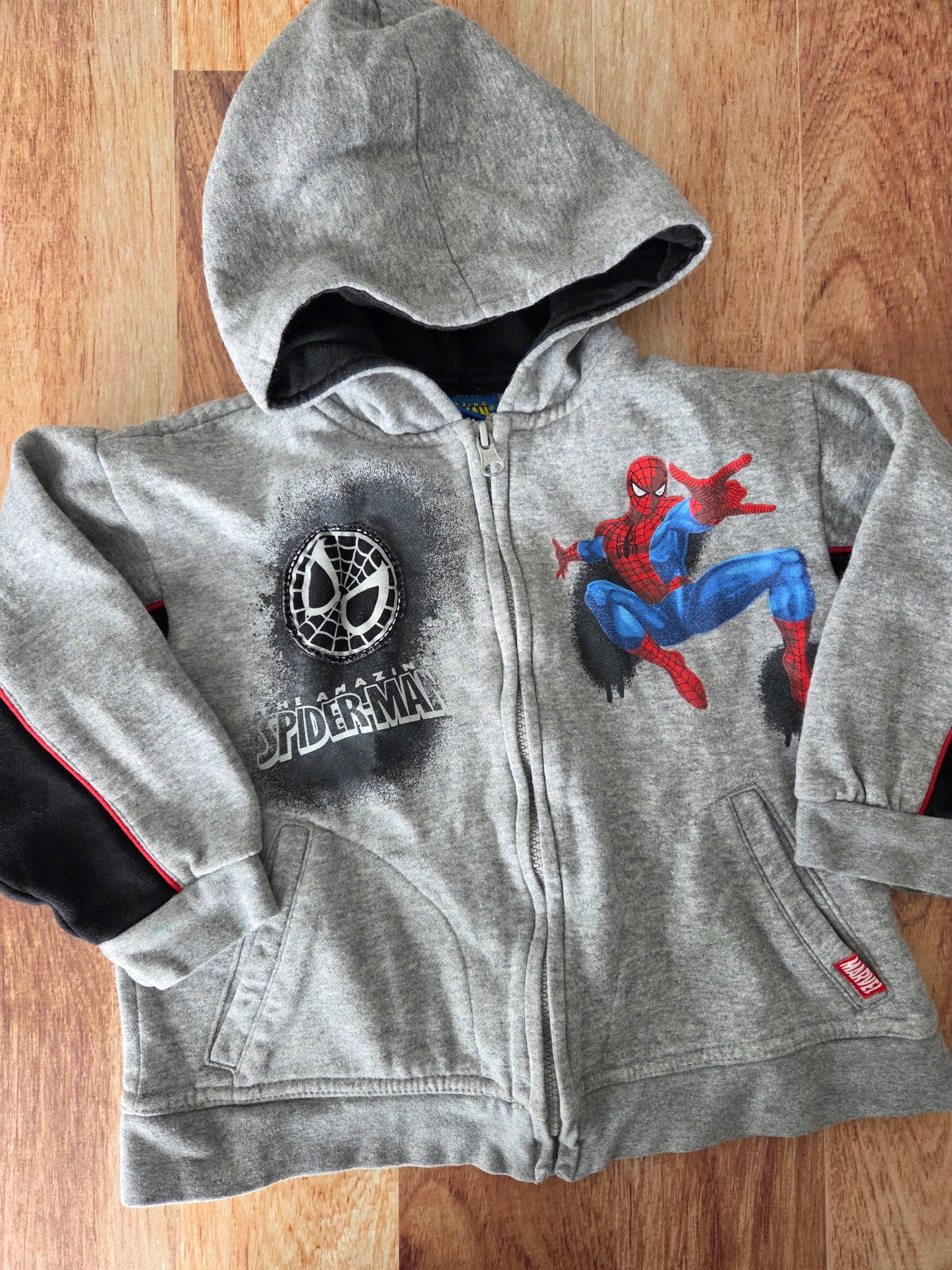 Veste spider man - 5 ans tachée