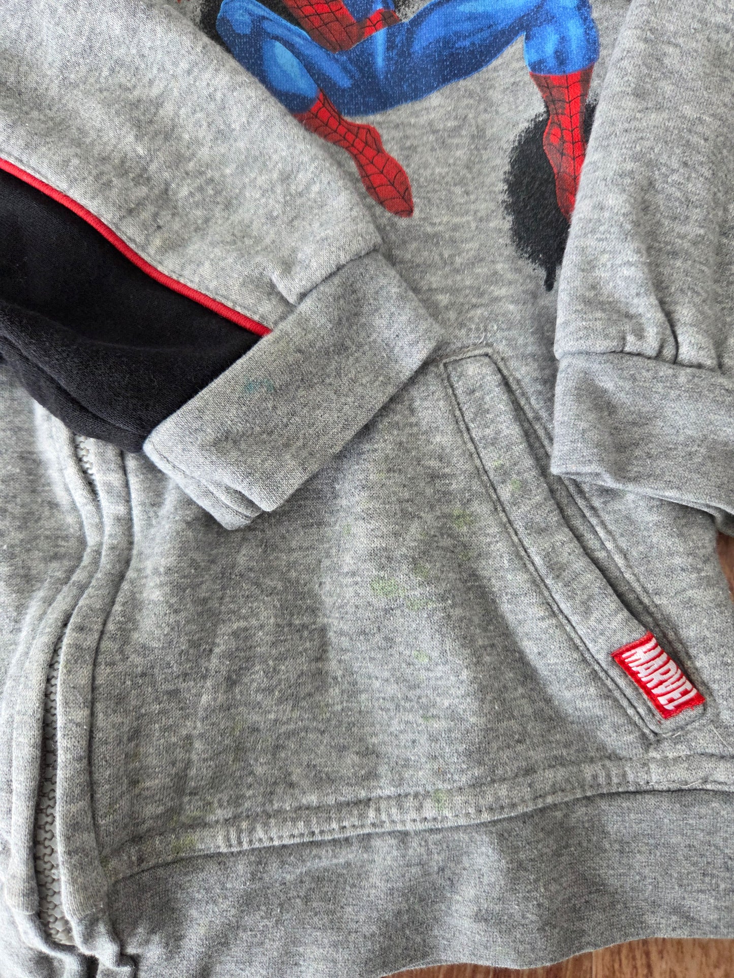 Veste spider man - 5 ans tachée