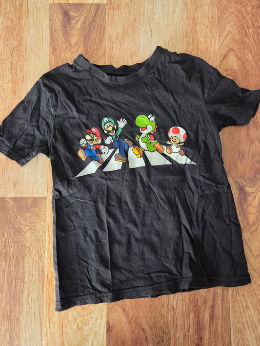 Chandail mario - 4 ans   début dessins craqués