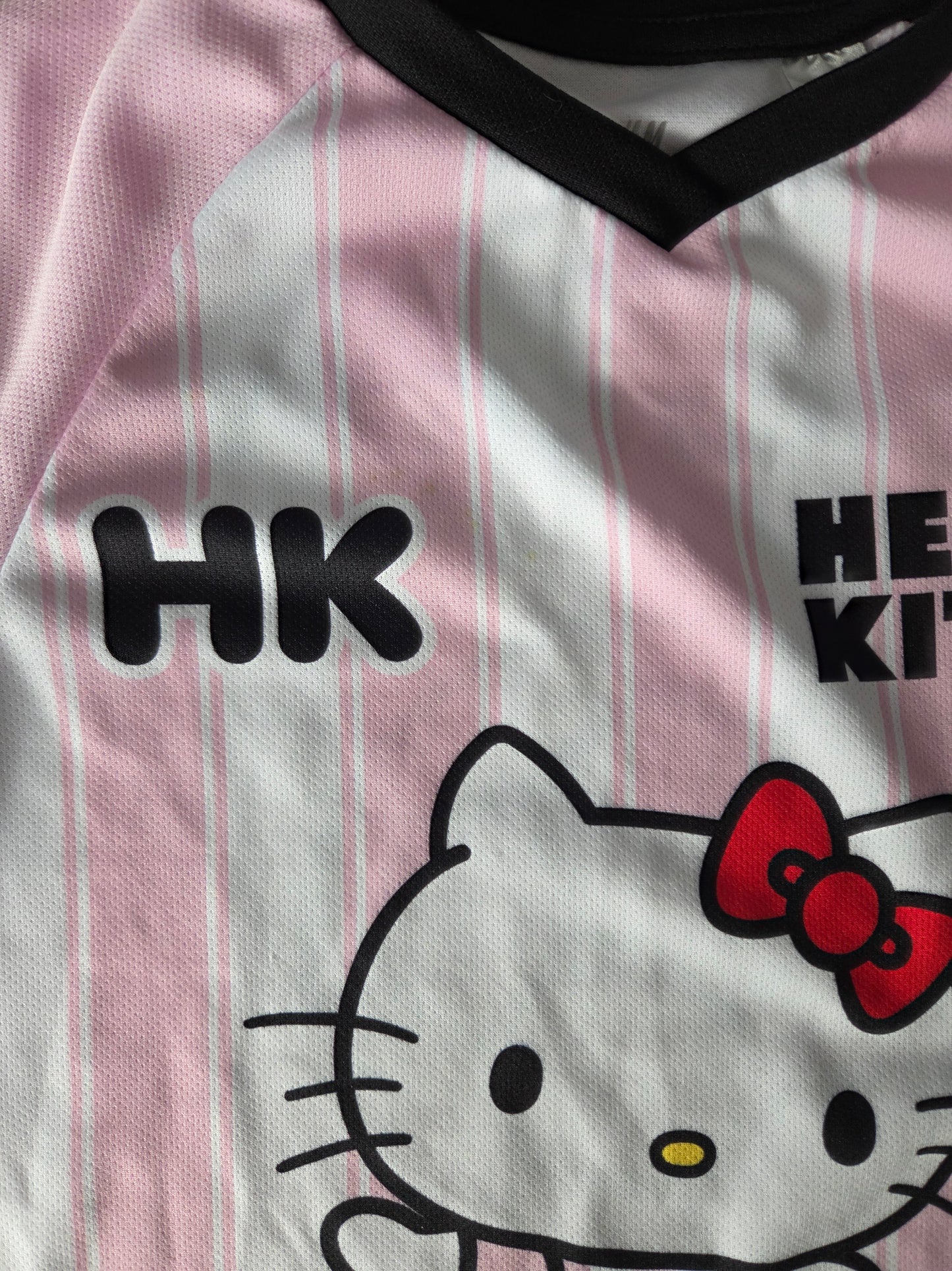 Chandail h&m - 6-8 ans très petites taches