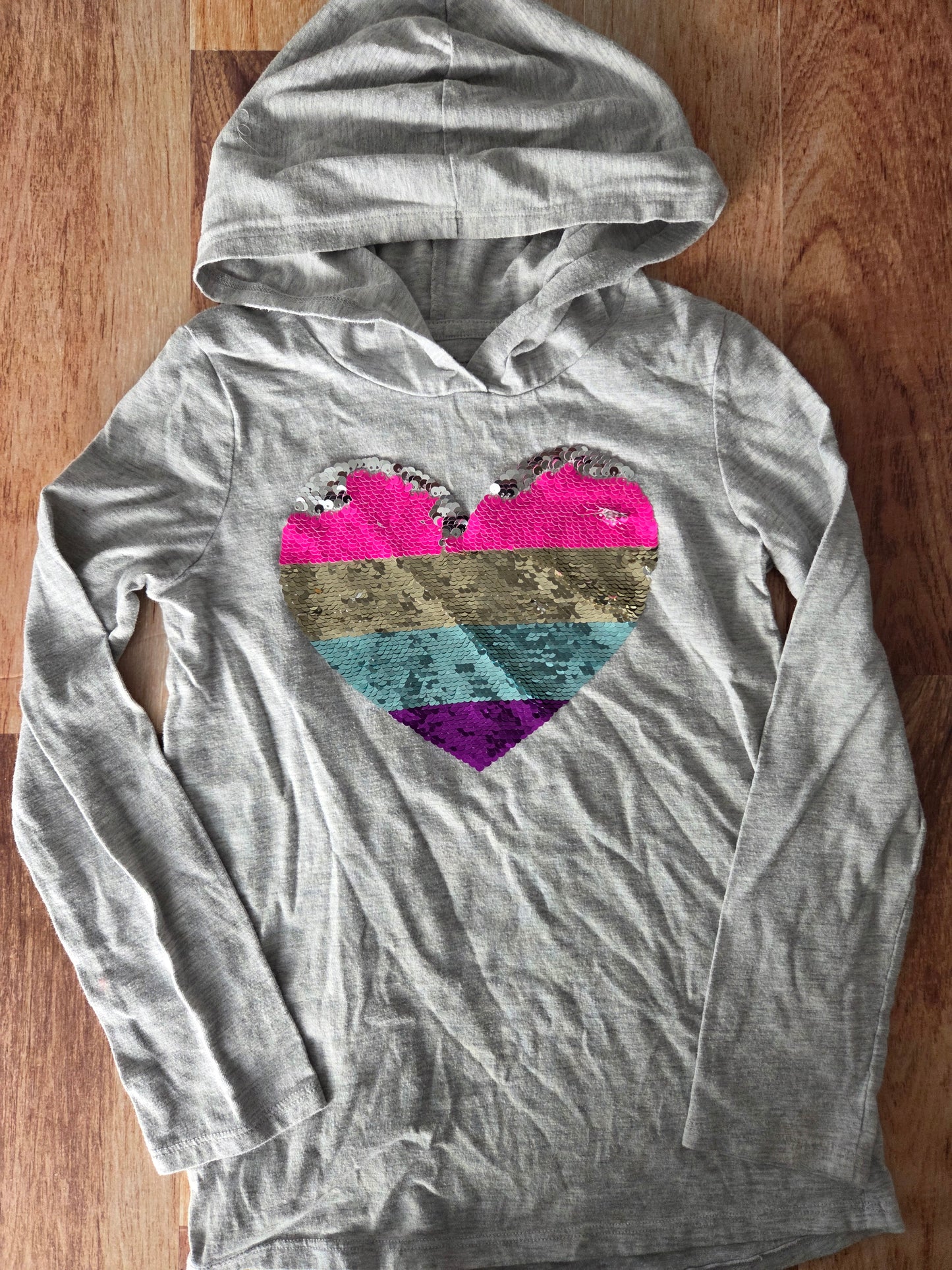 Chandail george - 7-8 ans taché sur les manches