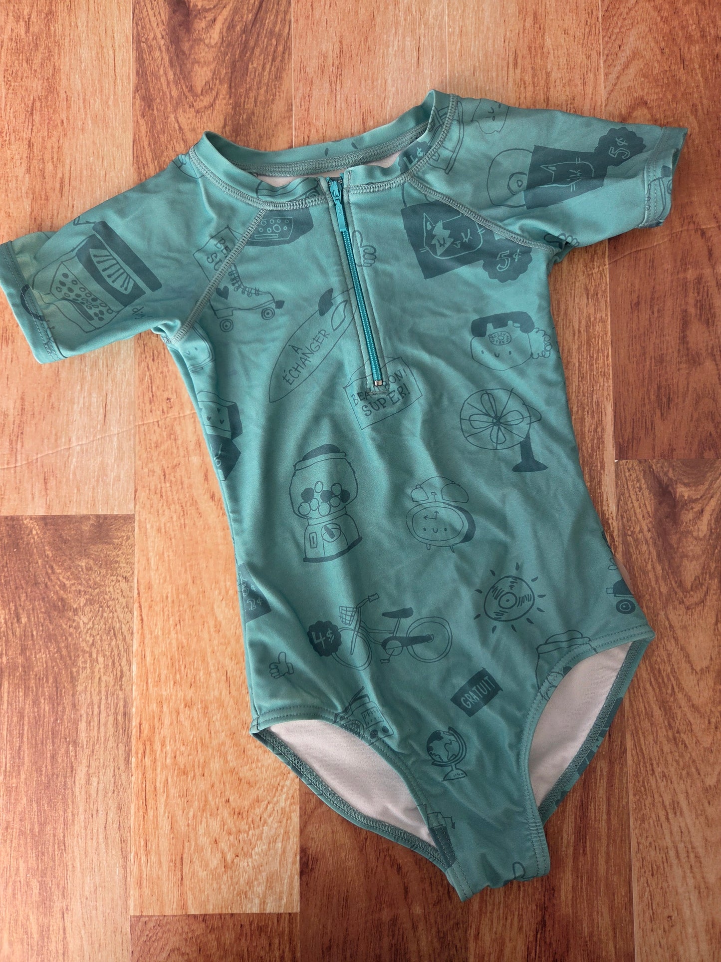 Maillot de bain souris mini - 6 ans légère décoloration aux manches et col par la crème solaire