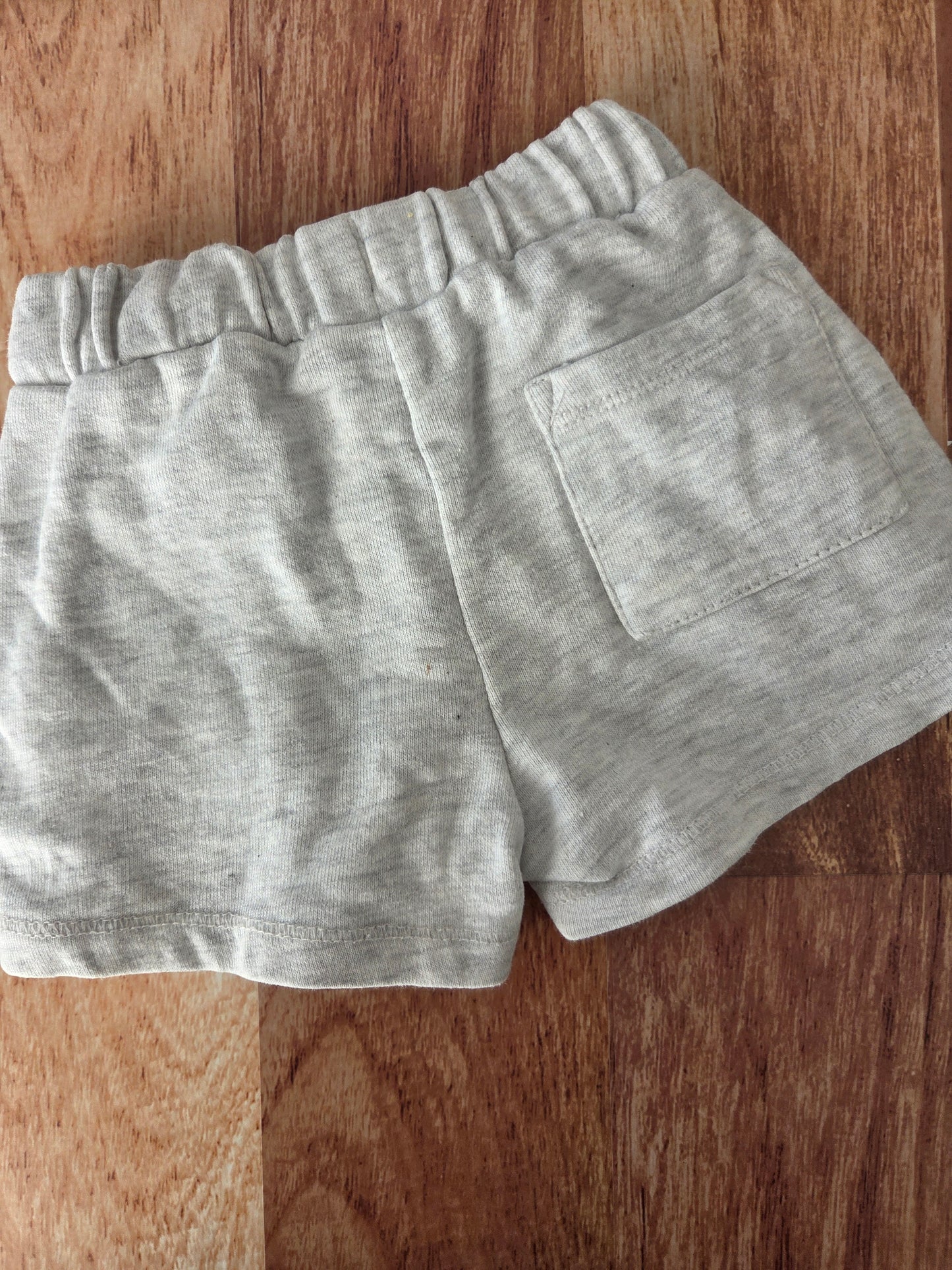 Short zara - 9-12 mois petite tache sur le derrière