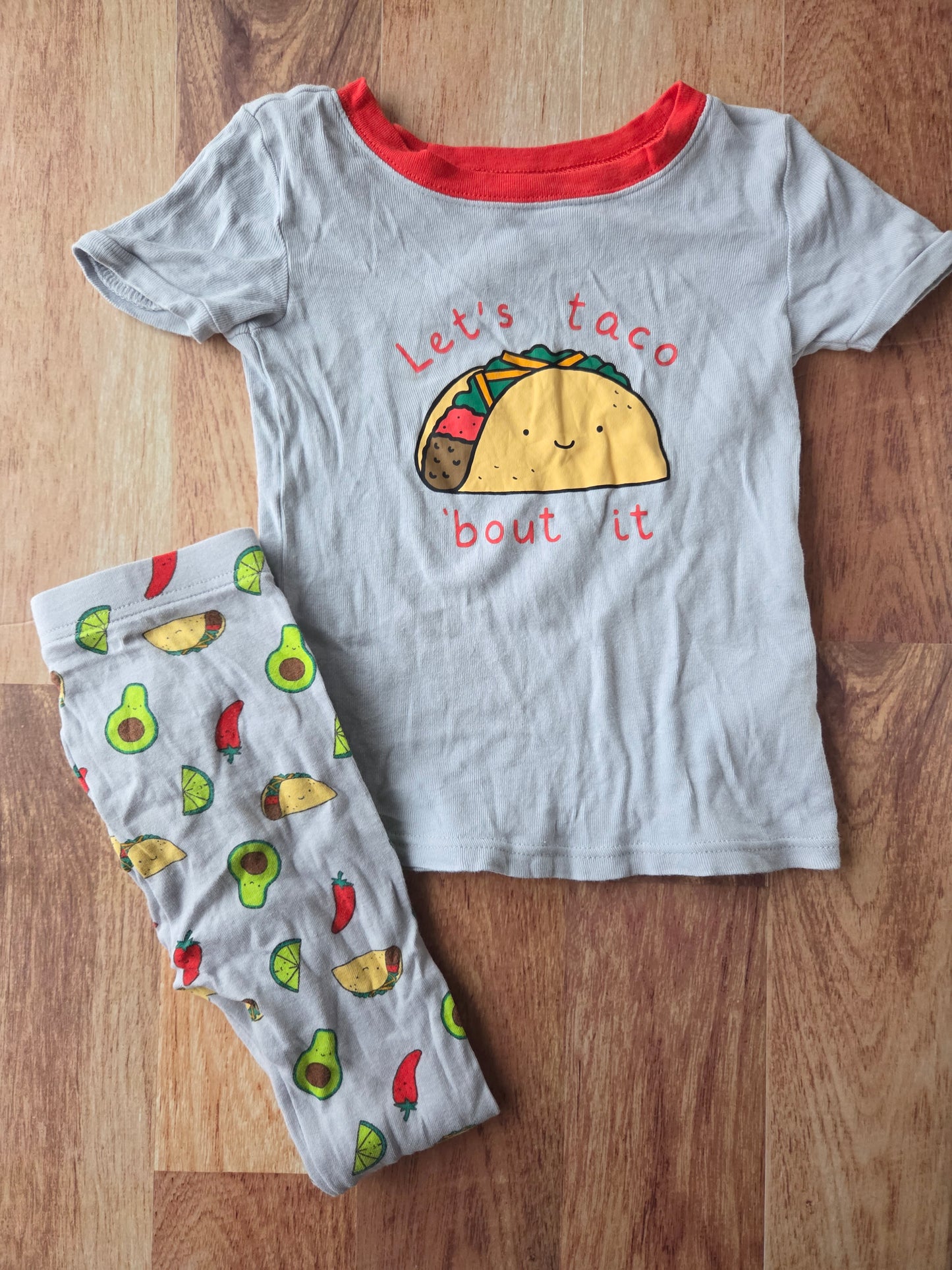 Pyjama old navy - 5 ans col légèrement étiré